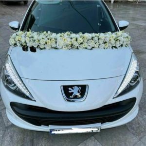 گل آرایی ماشین عروس 207 سفیدبا گل های طبیعی 5203